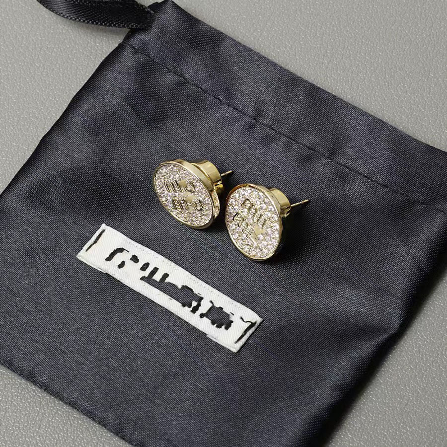 Lyxdesigner Fashion Pendling örhängen Engelska brev legering Metall Diamant inlagd ljus lyxig stil högkvalitativ elegansörhängen för kvinnor