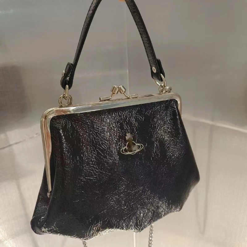 Kvinnors designer väskor silverolja vax läder kumpling väska liten saturnväska sommarkedja crossbody väska klipp väska