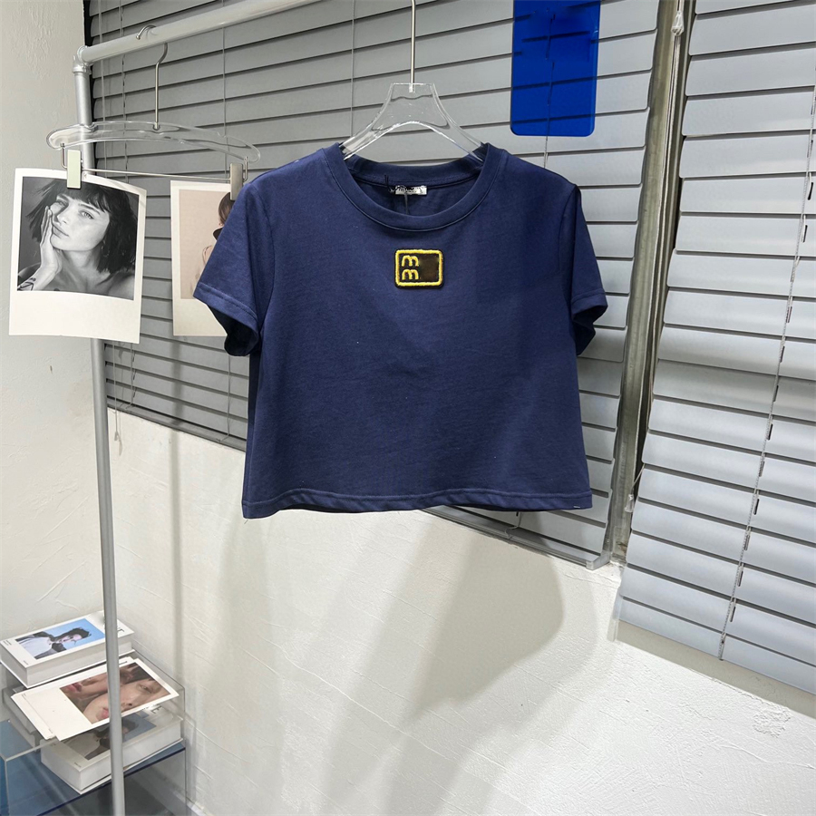 Designer-Damen-T-Shirt, kurzes Rundhals-Oberteil mit Buchstaben-Stickmuster-Verzierungen für Frühling und Sommer, minimalistisches Modelabel, Größe SML