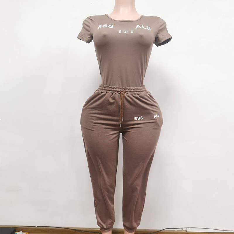 Abbigliamento sportivo da donna di design Semplice stampa di lettere Comfort traspirante Pantaloni sportivi da donna attillati in un pezzo a manica corta Set da due pezzi