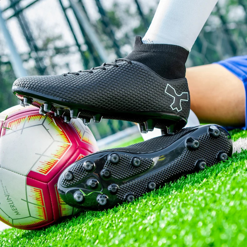 Chaussures de Football de qualité pour hommes, bottes de Football durables pour garçons, baskets légères d'entraînement de Futsal pour enfants, crampons 240130