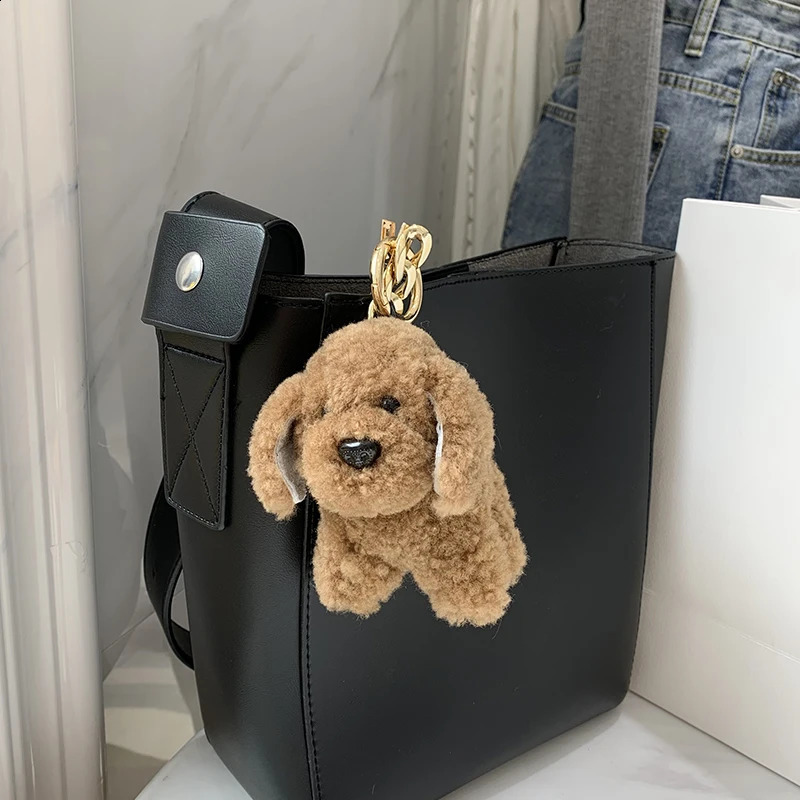 Damen-Anhänger, süßer kleiner Hund, Schlüsselanhänger aus echtem Wollfell, Tasche, Ornamente, Spielzeug, Welpe, Auto, Metall-Schlüsselanhänger, Party-Schmuckstück, Geschenk 240227