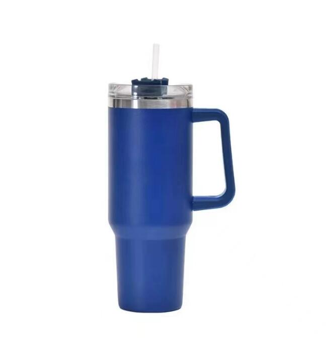 2024 Tasse en acier inoxydable de 40 oz avec couvercle à poignée en silicone et paille Tasse de voiture de 2e génération Bouteille d'eau isolée sous vide Tasse à café