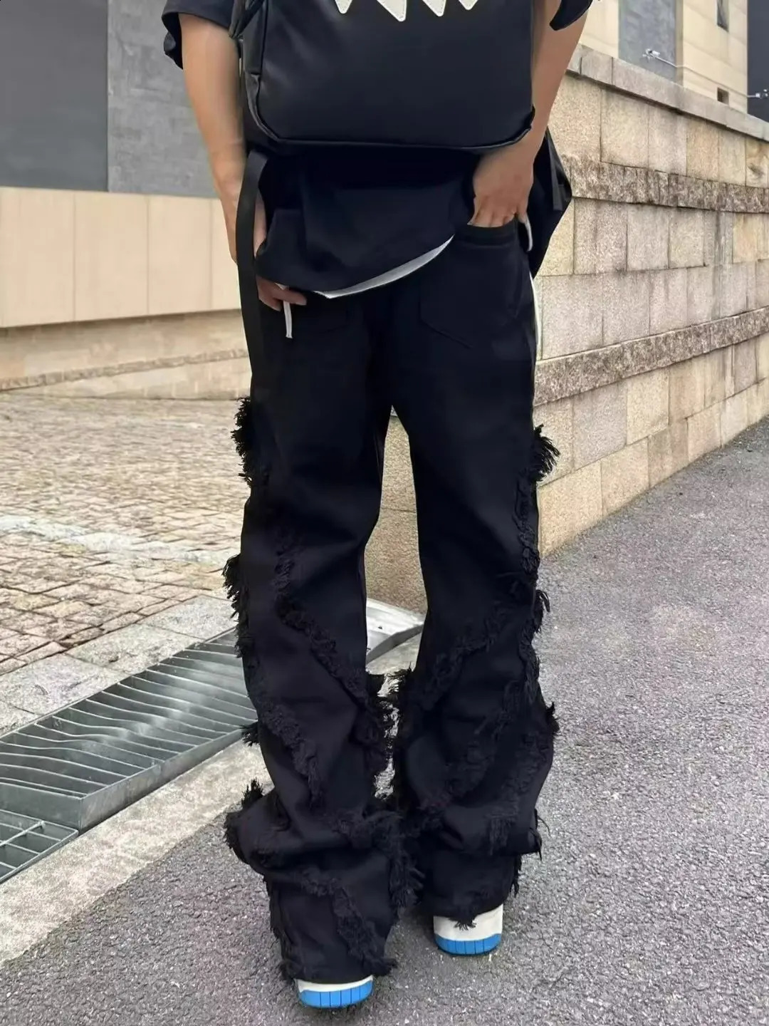 Styl amerykański uszkodzenie erozji Raw Edge Street Jeans Męski styl harajuku taniec hiphopowy proste białe dżinsy damskie ubranie Y2K 240122