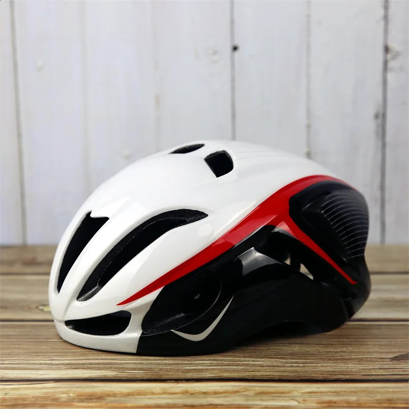 Casco da bicicletta ultraleggero Mountain Road Bike MTB Sport all'aria aperta uomo e donna Cappellini scooter elettrici Caschi di sicurezza 240131