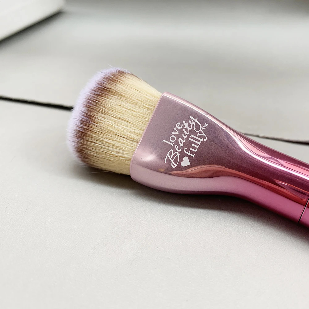 Love Beauty Fully is the Foundation Makeup Brush Pink Heartshaped Cream Cosmetics Tools 240131