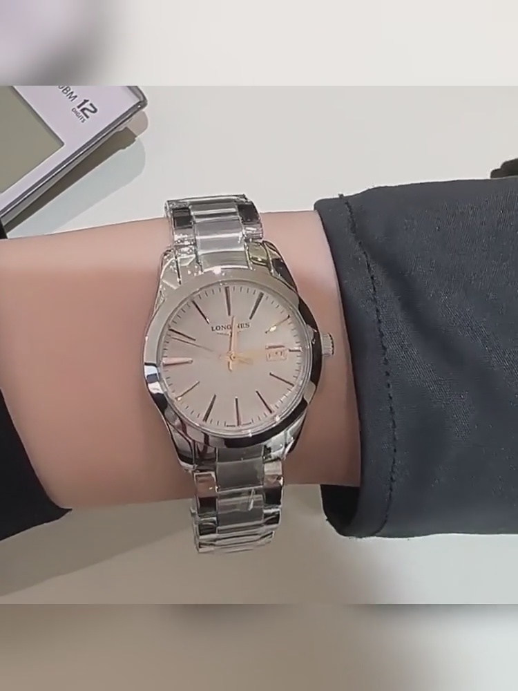 Lüks Tasarımcı Klasik Moda Saatleri Kuvars İzle Yılın En İyi Kadın Saati 29.5 mm34mm İki Romantik Çift Tercih Edilen Hediyeler