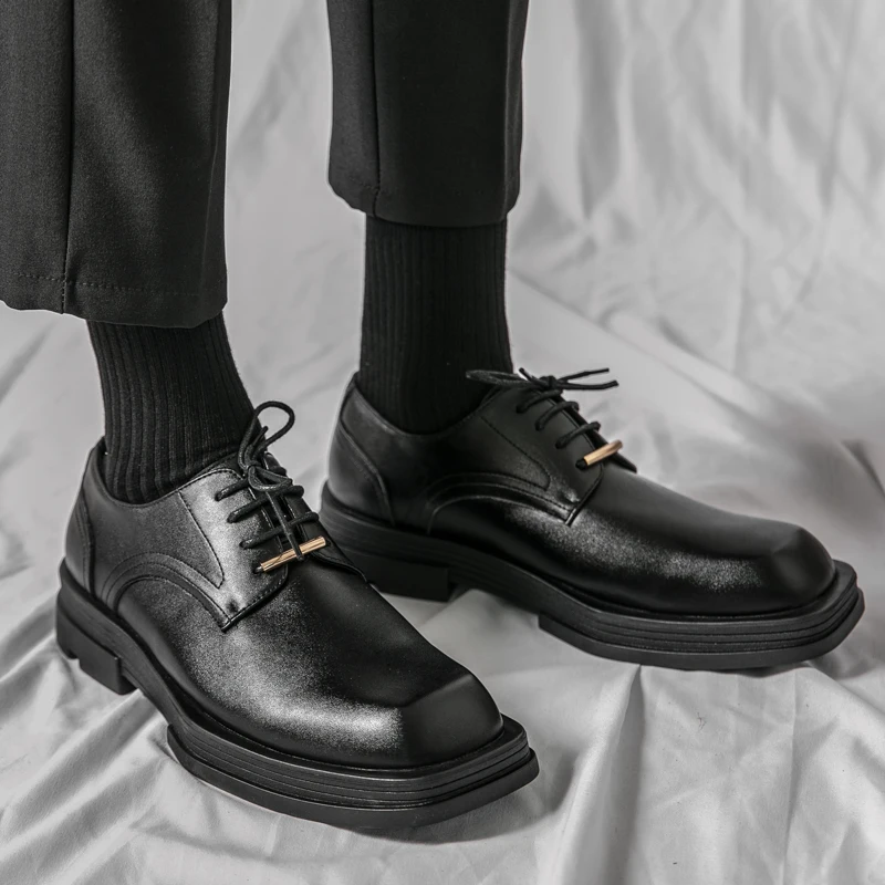 Frühlingsleder -Plattform Dicke Soled Oxfords Slip auf Street männlichem Model Casual Loafers Herren Quadratz Zehen Formale Kleidungsschuhe