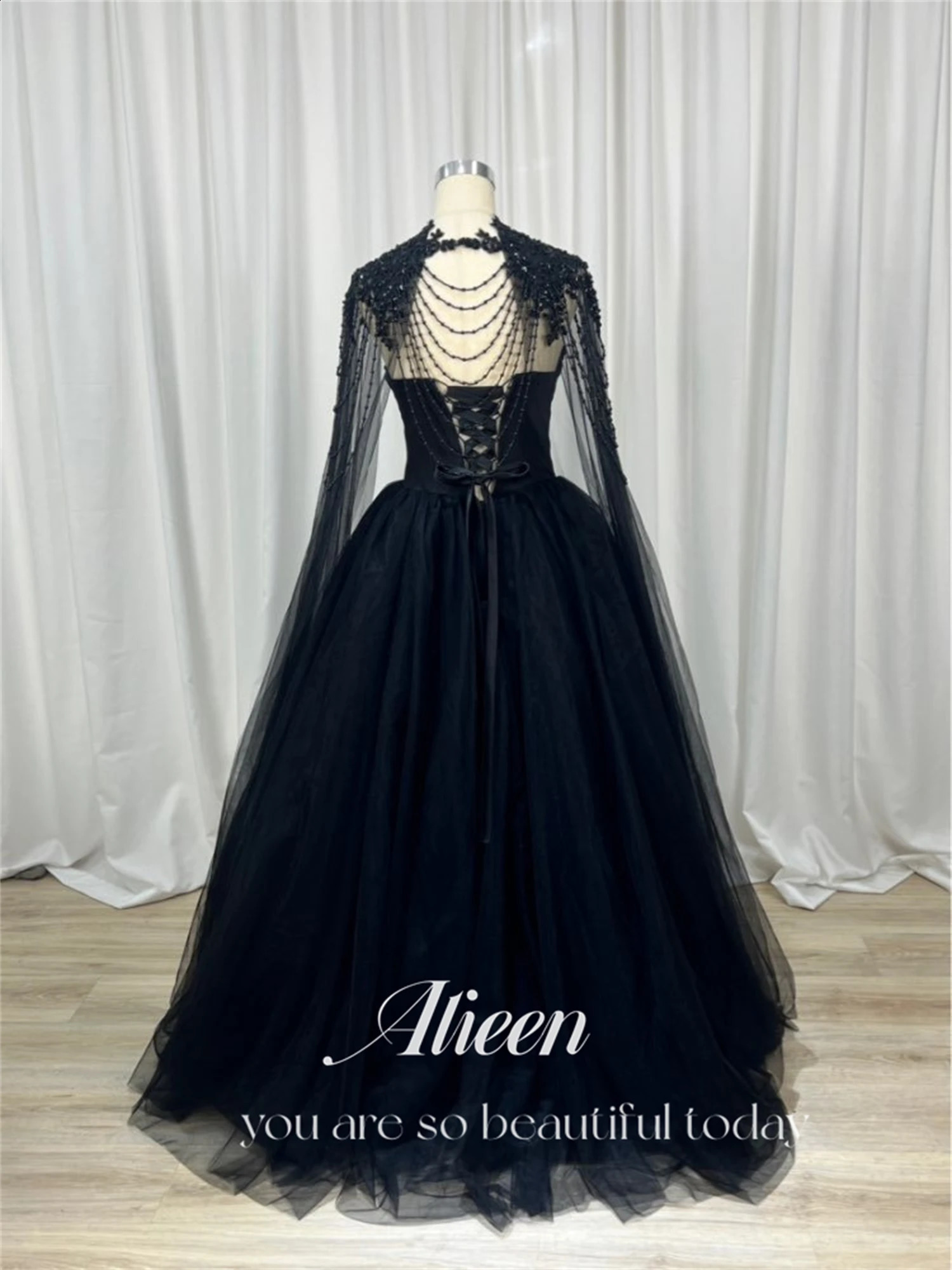 Aileen gothic svart vestido de novia pärlor cape hylsa prom klänning sexig a-line prom klänning spets broderi 240202