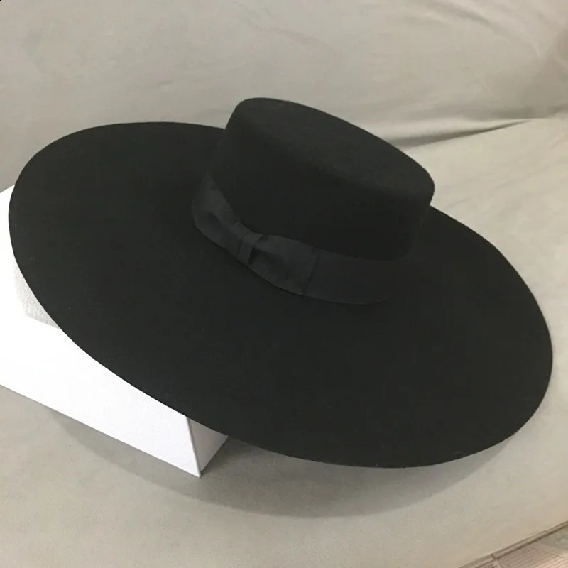 Retro-Stil, großer warmer Fedora-Hut aus Wolle mit breiter Krempe, schwarzer Filzschleife, flacher Floppy-Winter für Damen, Party, Kirche, Hochzeit 240130