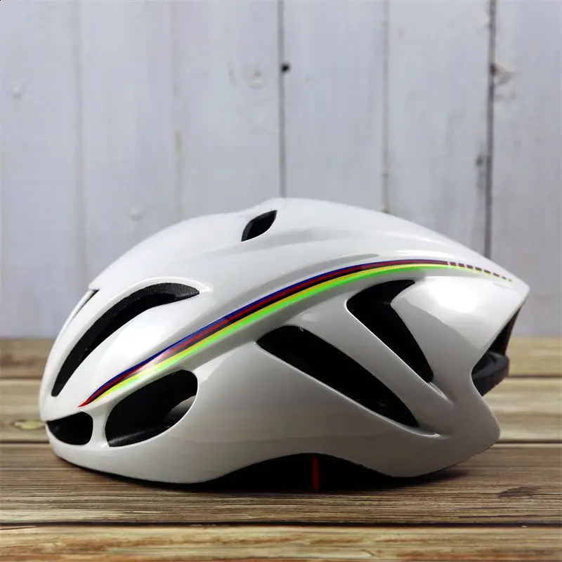 Casco da bicicletta ultraleggero Mountain Road Bike MTB Sport all'aria aperta uomo e donna Cappellini scooter elettrici Caschi di sicurezza 240131