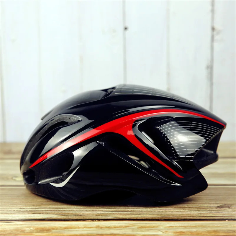 Casco da bicicletta ultraleggero Mountain Road Bike MTB Sport all'aria aperta uomo e donna Cappellini scooter elettrici Caschi di sicurezza 240131