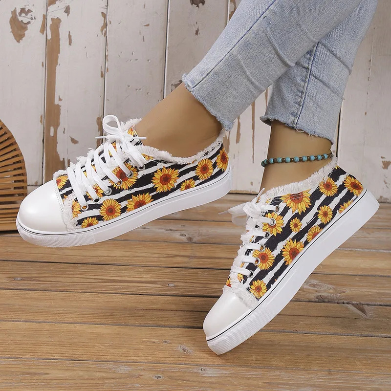 2023Floral Skull Canvas Shoes Femmes Grande Taille Baskets Plates Femme Laceup Chaussures De Sport Casual Chaussures Vulcanisées Femme Zapatos 240126