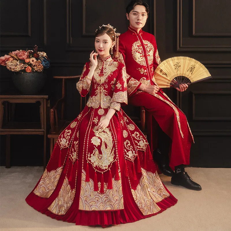 Xiuhe Retro Abito da Sposa Cinese Ricamo Tradizionale Cheongsam Vintage Rosso Formale Qipao Donna Uomo Stile Orientale Taglie Forti 240131