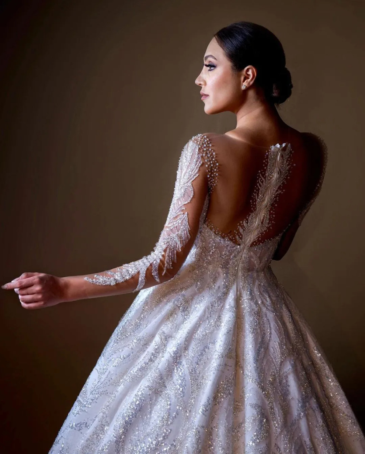 Wunderschöne Pailletten-Hochzeitskleider, glänzende Langarm-Brautkleider, Strass-A-Linie, Sweep-Zug, Brautkleider nach Maß in Übergröße