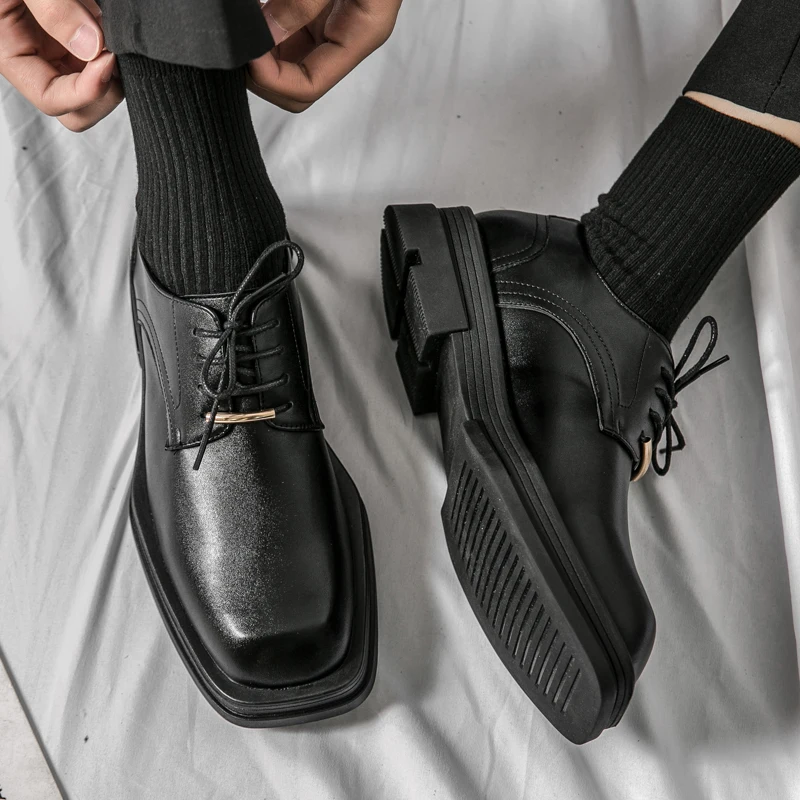 Frühlingsleder -Plattform Dicke Soled Oxfords Slip auf Street männlichem Model Casual Loafers Herren Quadratz Zehen Formale Kleidungsschuhe