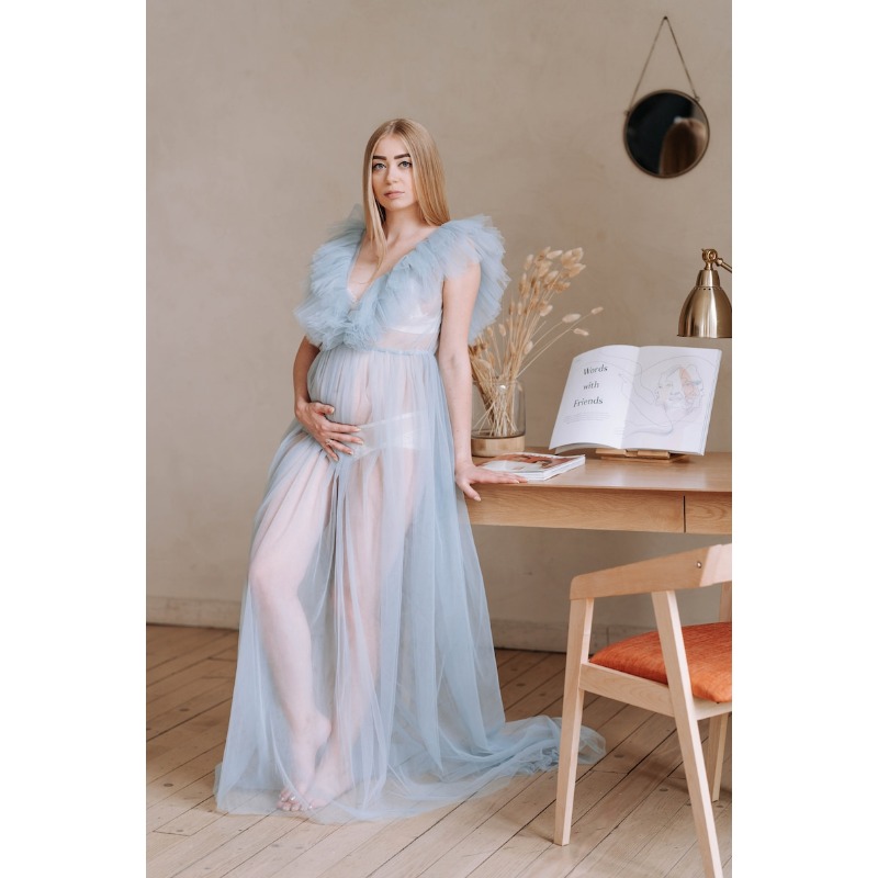 Perspektiv tulle moderskapsklänning moderskapsklänning se genom moderskapsklänning grå klänning blå materie klänning gravid klänning gravida klänning moderskap foton