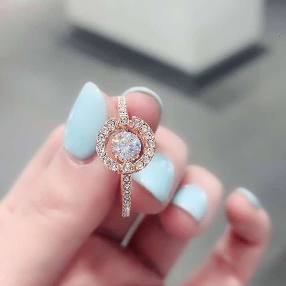 Anelli Swarovski Designer Donna Anelli a fascia di qualità originale Anello in cristallo vivace e cuore rotondo con diamanti rotondi scintillanti