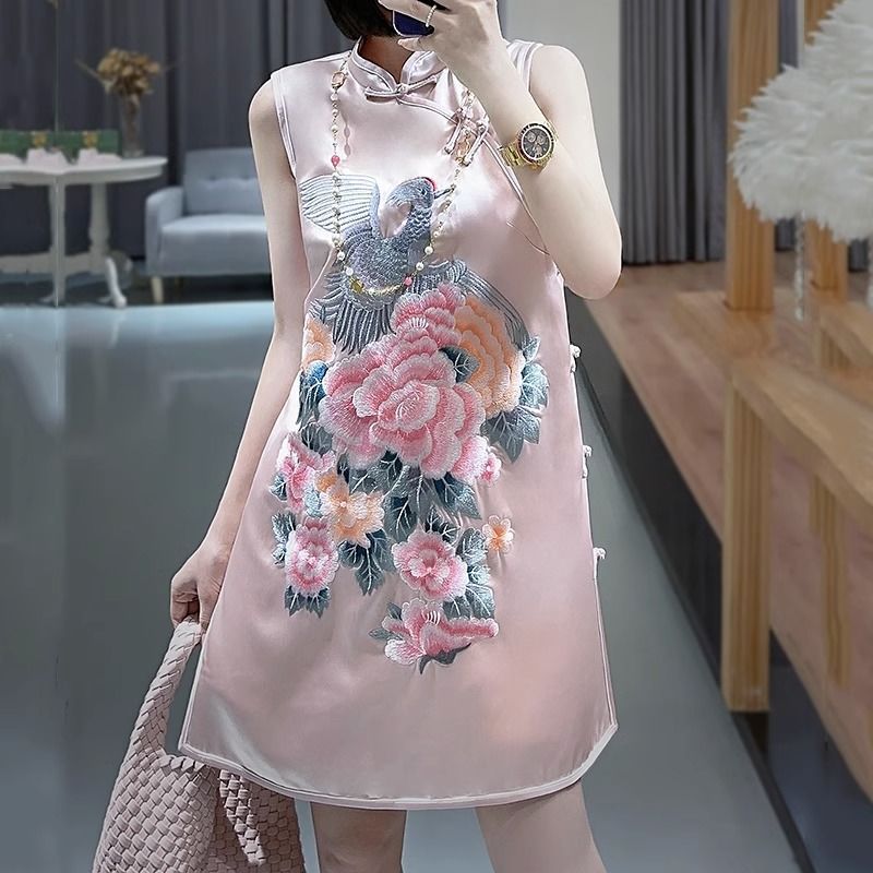 Qipao, a young and high-end style, Tang Dynasty women's new Chinese style dress, 2024, improved Chinese style heavy industry embroidery dress