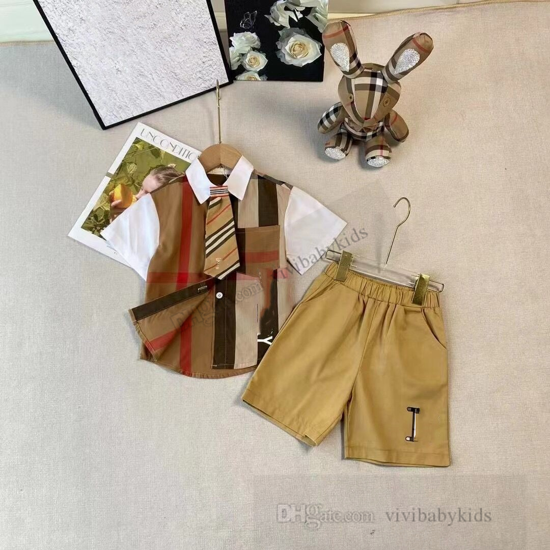 2024 Summer Boys Vêtements Ensembles Mode Enfants Plaid Chemises à manches courtes Lettre Short imprimé Designer Enfants Coton Tenues décontractées S1078