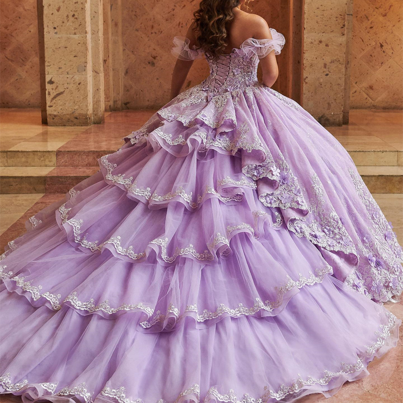 2024 Lilac Ball Gown Quinceanera 드레스 공주 아플리케 레이스 구슬 어깨 파티 드레스에서 푹신한 고급 스러움 vestidos de 15