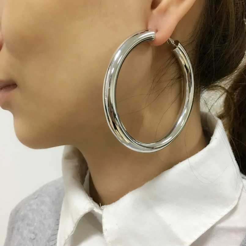 Hoop Huggie UKEN 2023 Punk Fashion 70mm Diameter Wide Ring Earrings Suitable for Womens Statement Earrings Brincos Jewelry Accessories Thick 24326