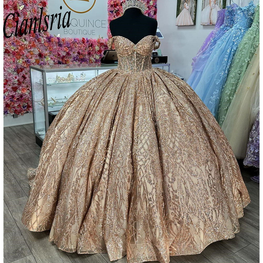 Champagne Illusion Glitter Crystal Paillettes Abiti Quinceanera Abito da ballo con spalle scoperte Corsetto con perline Abiti XV