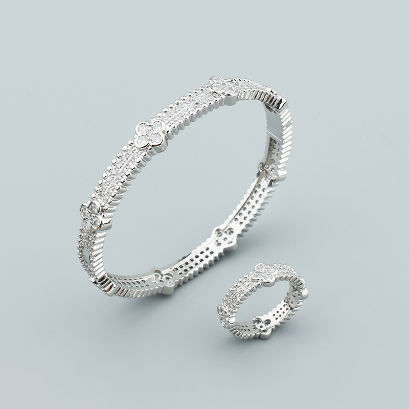 Modisches, vielseitiges Glücksklee-Armband, vierblättriges Kleeblatt-Ring-Set mit Mikro-Set, Zirkon, heller Luxus-Stil, Damen, Hochzeit, Geburtstag, Festival, Geschenk, Schmuck, Großhandel