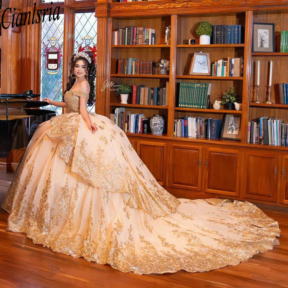 Gold Perlen Perlen Rüschen Ballkleid Quinceanera Kleider Schulterfrei Pailletten Applikationen Spitze Sweet 15 Vestidos De XV Anos