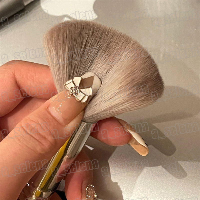 Escovas de maquiagem de luxo Girl Cosmetics Tools Face Pincels Conjunto de sombra Bush Shousw Powledge Brush Brush Beauty Tools com uma bolsa