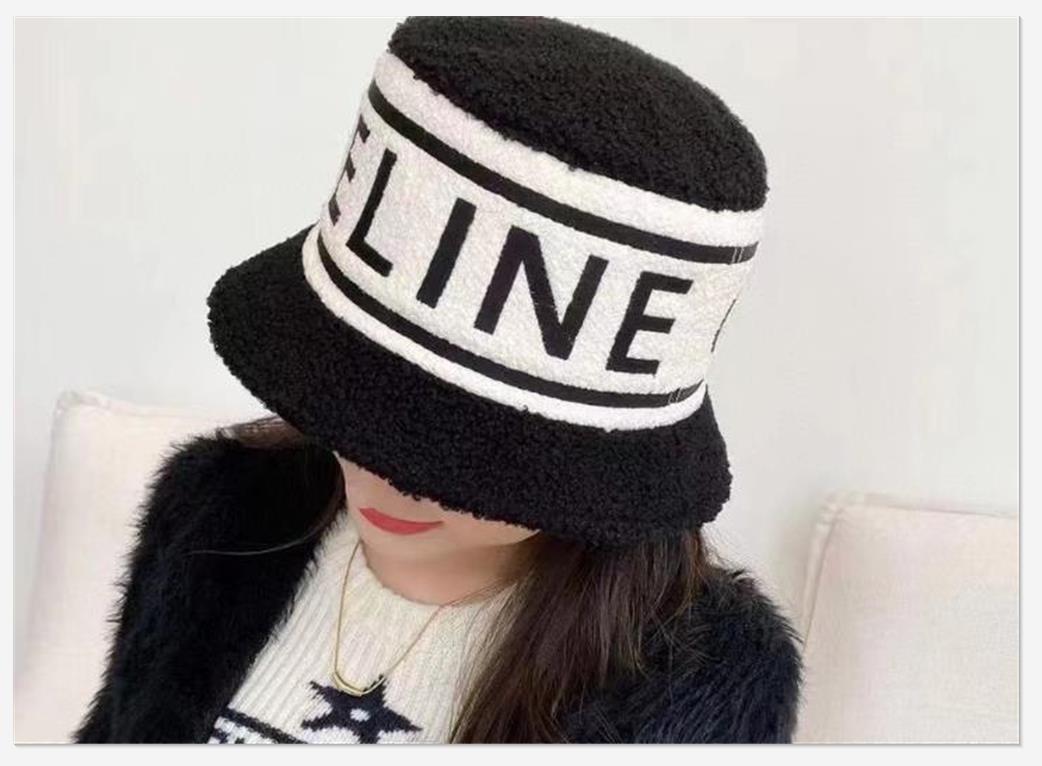 Luxe Laine Fourrure Seau Caps Fluffly Dames Hiver Chapeaux Chauds Pour Femmes Designer Baseball Pêcheur Chapeau Femme Chaud Sunhats Noir Blanc Neige Cap LIVRAISON GRATUITE