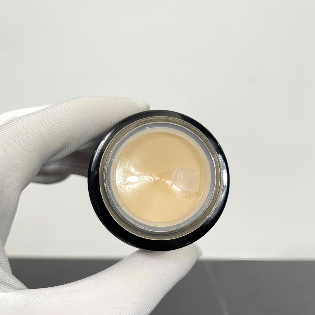 Suqqu The Cream Foundation 30g 105 110 120 SPF25 Full täckning Långt bärande hud Glödfundationer Ansikte ofullkomlighet döljer felfri flytande fundamentsmakeup