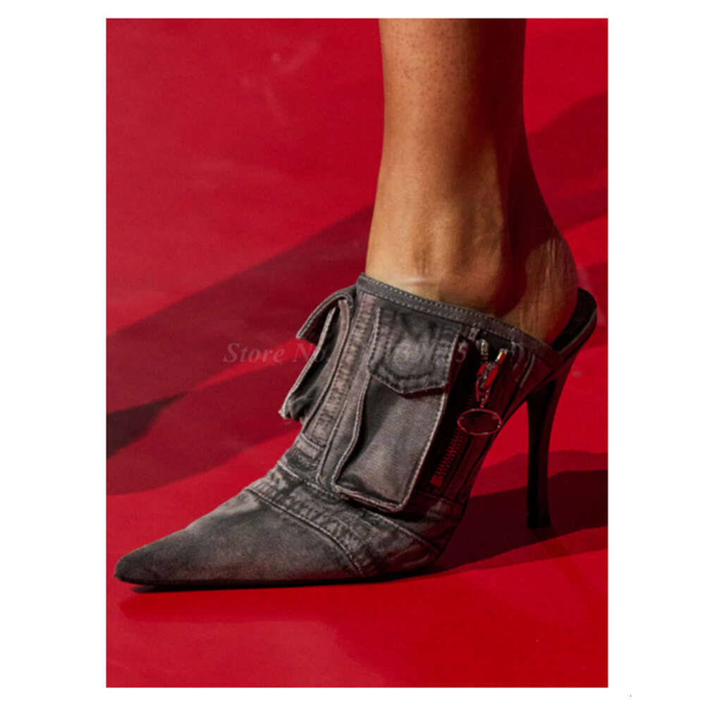 2024 Новая ретроэнерная джинсовая джинсовая ткань тонкая высокая каблука Женщины покрывают носку сандалии Sandals Show Современные тапочки за пределами большого размера