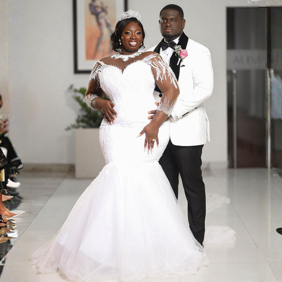 ナイジェリアプラスサイズのアソエビウェディングドレス花嫁のためのブライダルガウン長い袖の薄い首のティアーティアアフリカの黒人女性のための結婚結婚NW098