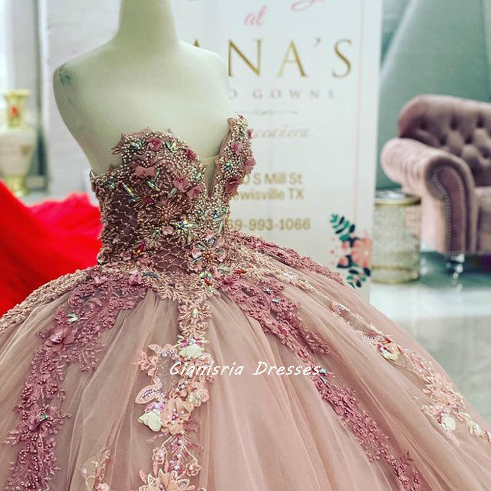 Blush Pink Beading Pearls Open Back Quinceanera Dresses Ball Gown Applices Spets Sweetheart Sleeveless Prom Sweet 16 Party Dress