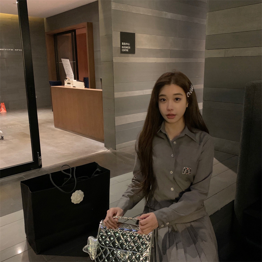 Dresses for women's designers spring shirt dress noble elegant and gentle in gray Fashionable with a lapel and button up long sleeved skirt