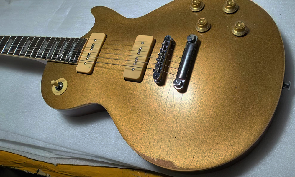 Chitarra elettrica Goldtop reliquia pesante del negozio personalizzato classico, chitarra con manico e corpo in un unico pezzo, pickup P90, servizio personalizzato disponibile