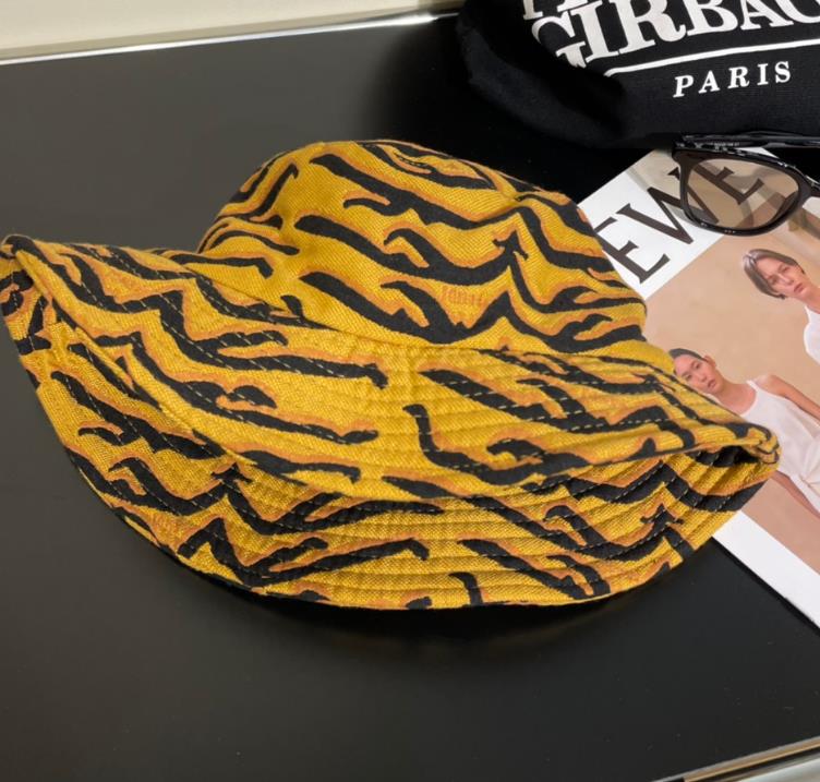 Luxe emmer petten vissershoeden voor vrouwen nieuwe ontwerper kleurrijk borduurwerk volledige letter honkbal visser hoed vrouw zon hoeden cap gratis verzending