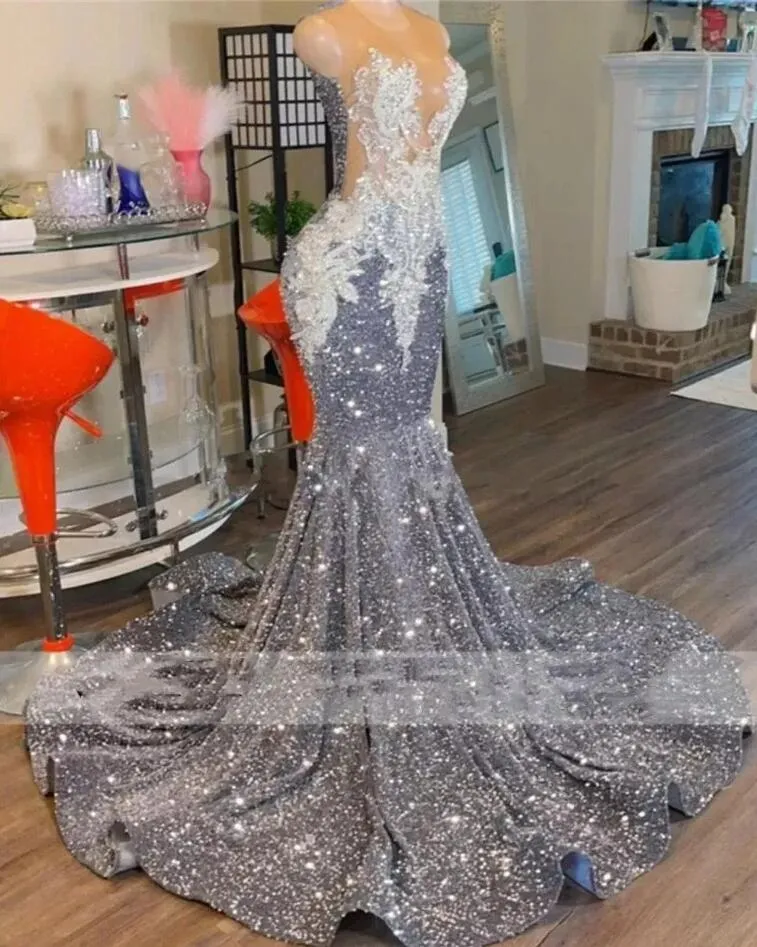 2024 Glitter Silver Mermaid Prom Dresses Luxury Sheer Neck Applique Crystal Beaded Sequins Party Gowns Evening Gowns Robe 0219