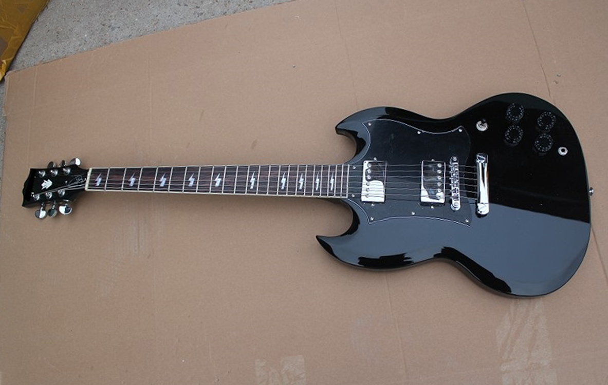 Black G-400 Chitarra elettrica SG di alta qualità, hardware hardware, inserto tastiera Lightning, grande pannello di protezione pickup, disponibile, spedizione veloce