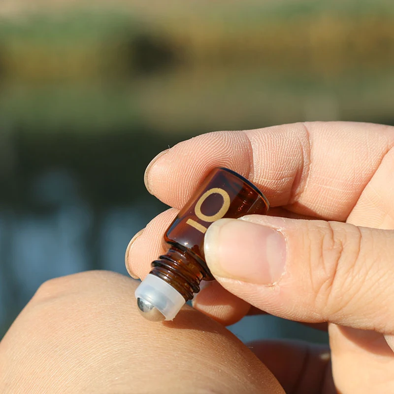 Lastoortsen 20/30/50 stuks 2 ml amberkleurige glazen fles met roestvrijstalen kogel Kleine rolfles Lege fles met essentiële oliën voor aromatherapie