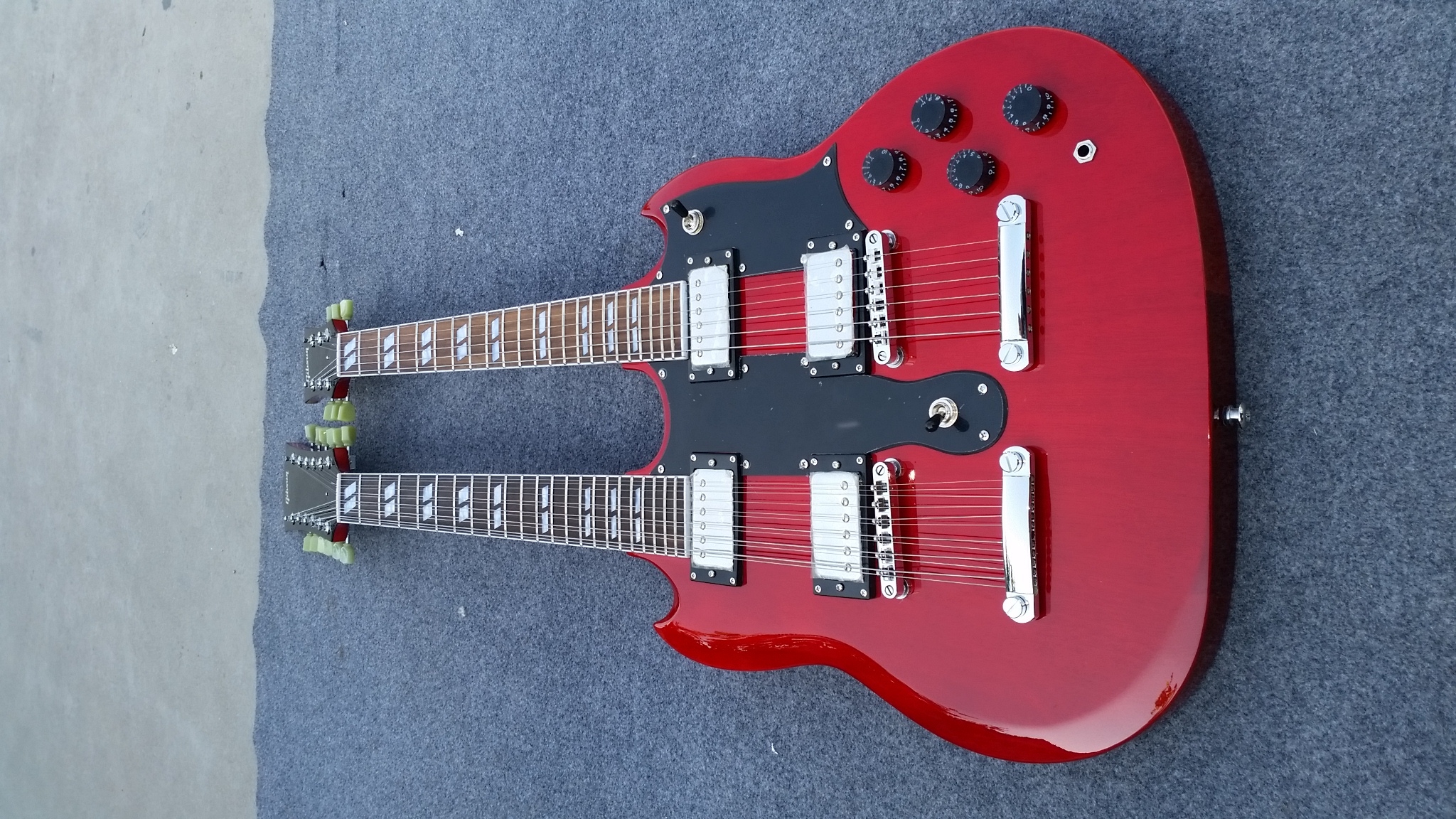Rode dubbele hals SG elektrische gitaar van hoge kwaliteit, nikkel-chroom hardwareaccessoires, 12 snaren en 6 snaren, op voorraad, snelle verzending
