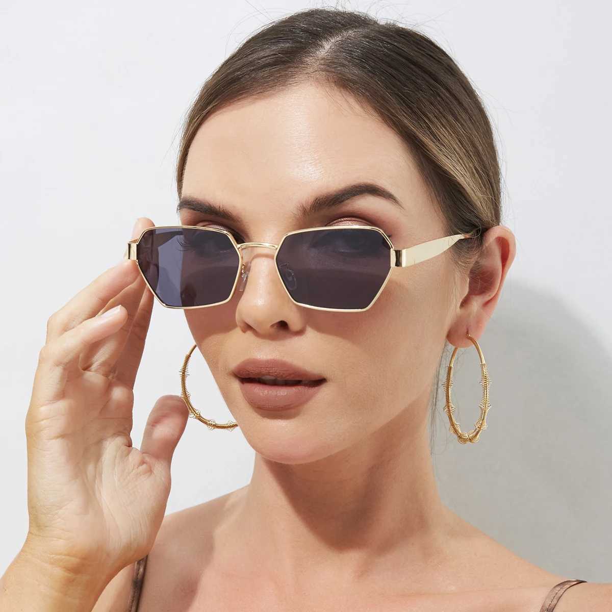 Lunettes de soleil nouvelle mode dame carrée montures en métal lunettes de soleil femmes lunettes de luxe marque lunettes de soleil femme UV400L2402