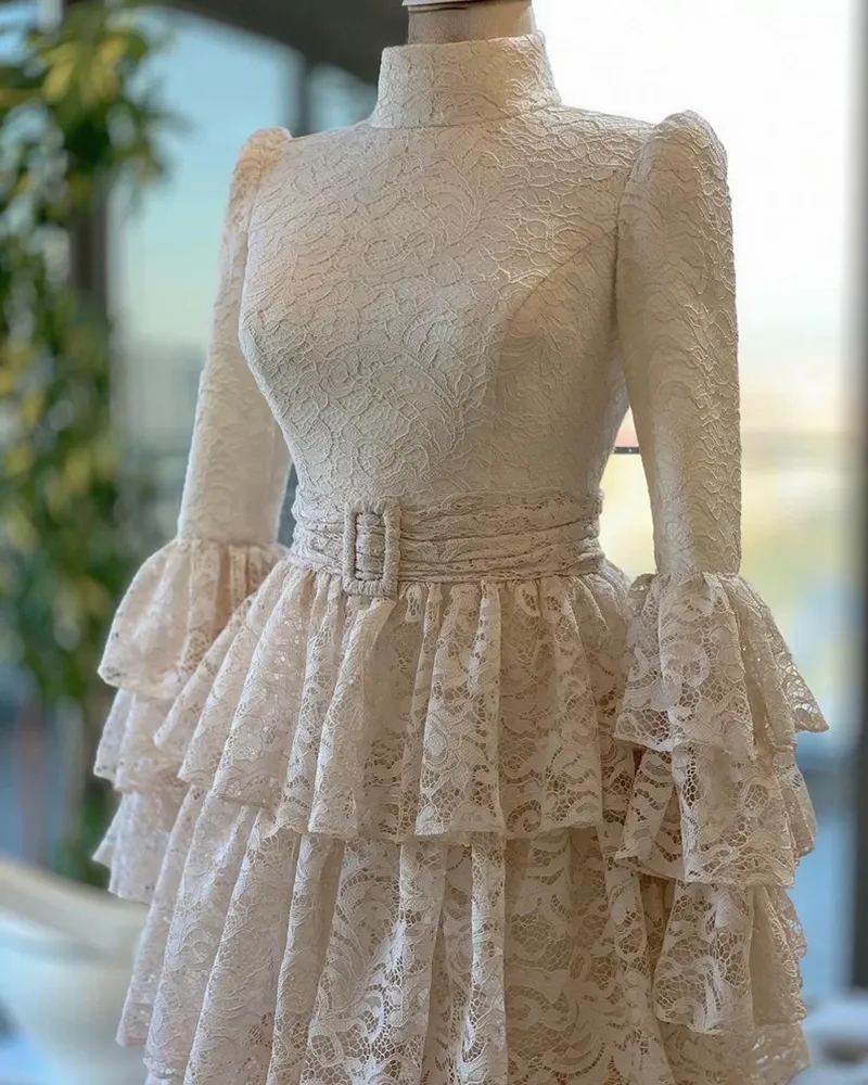 Vintage Full Lace Prom Dresses Tiered Long Sleeves A Line Formal Evening Gowns Floor Length Empire Waist Beige elegant Special Occasion Dress