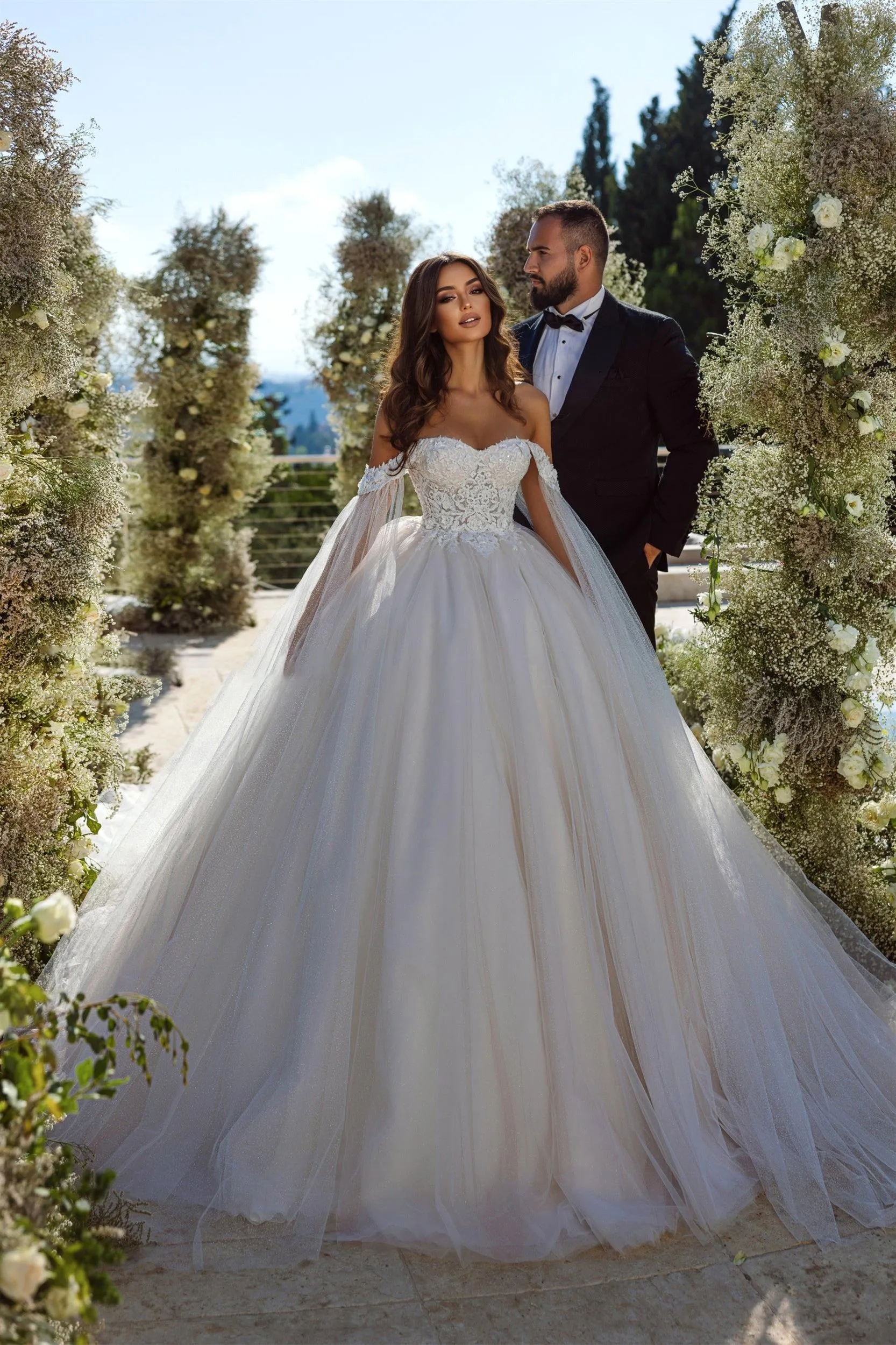 Vestido de baile vestidos de casamento fora do ombro rendas aliques com envoltório vestidos de noiva trem catedral 2024