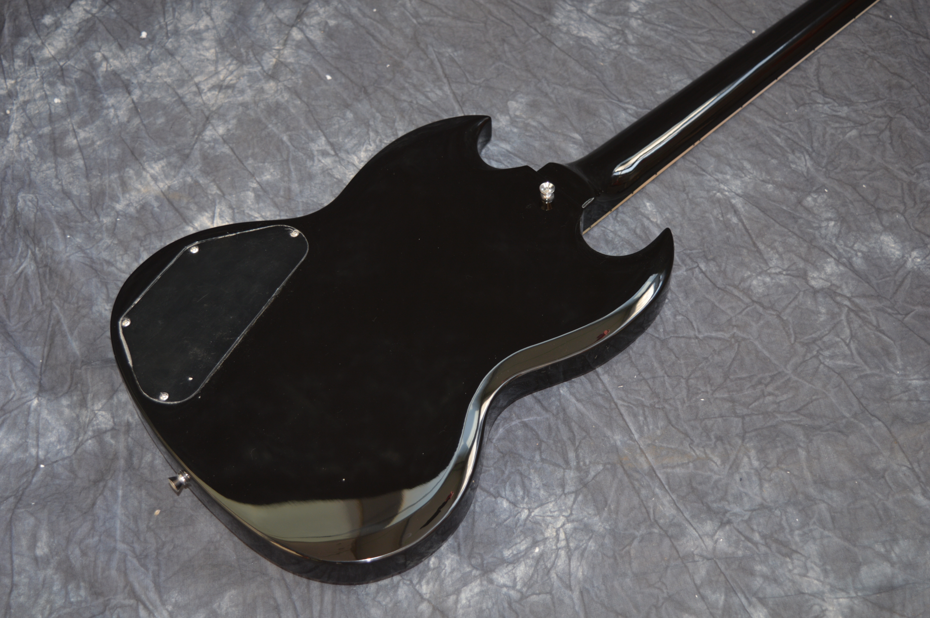 Schwarze G-400 Hochwertige SG-E-Gitarre, Nickel-Chrom-Hardware, großer Pickup-Schutz, auf Lager, schneller Versand