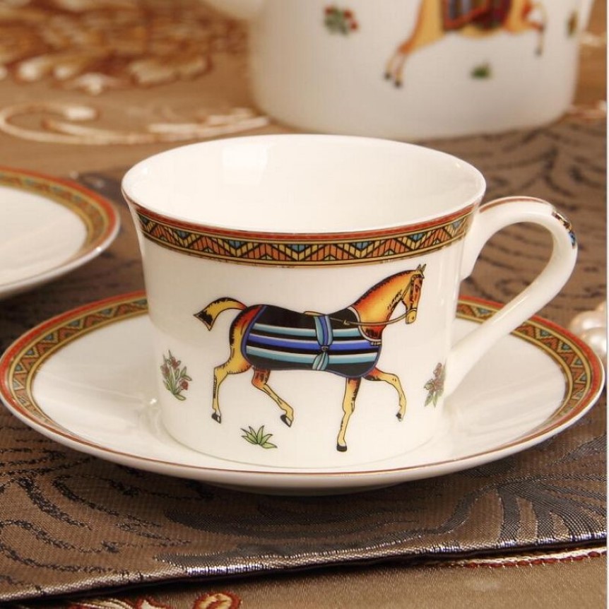 Xícara de café de porcelana com design de cavalo e pires, conjuntos de café de porcelana com contorno dourado, xícaras de chá 238K