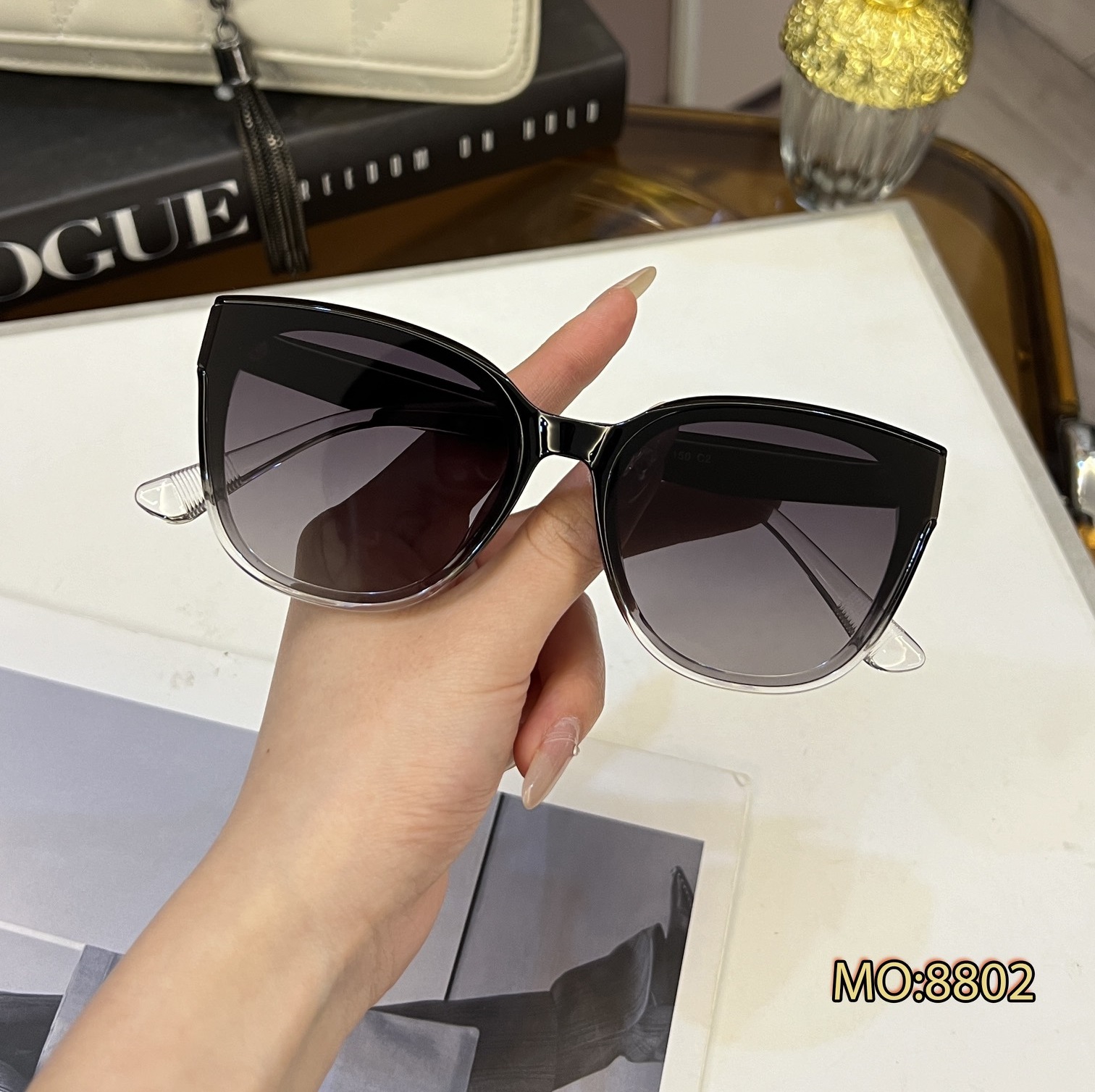 Designer Fashion Sunglasses Men Eyeglass Factory Eyewear cat eye Shaped Lenses Non-Slip Nose Rest Double Casual Vacation Mens Womens Sun Glasses