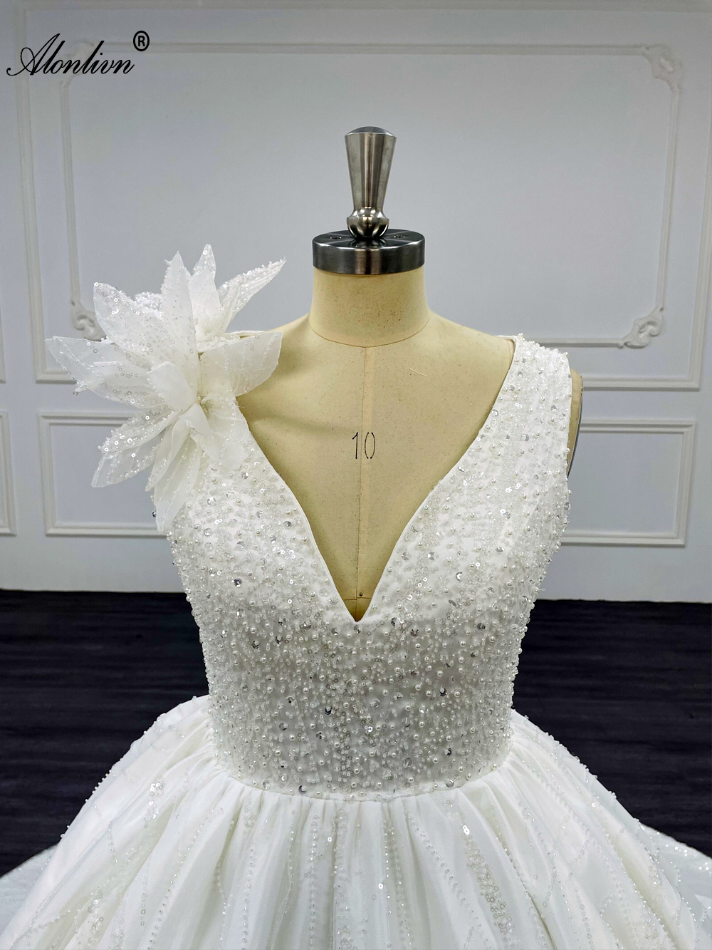 Alonlivn Ballkleid-Hochzeitskleid mit glänzender Spitze und V-Ausschnitt, ärmellos, mit Perlenstickerei, bodenlangen Brautkleidern