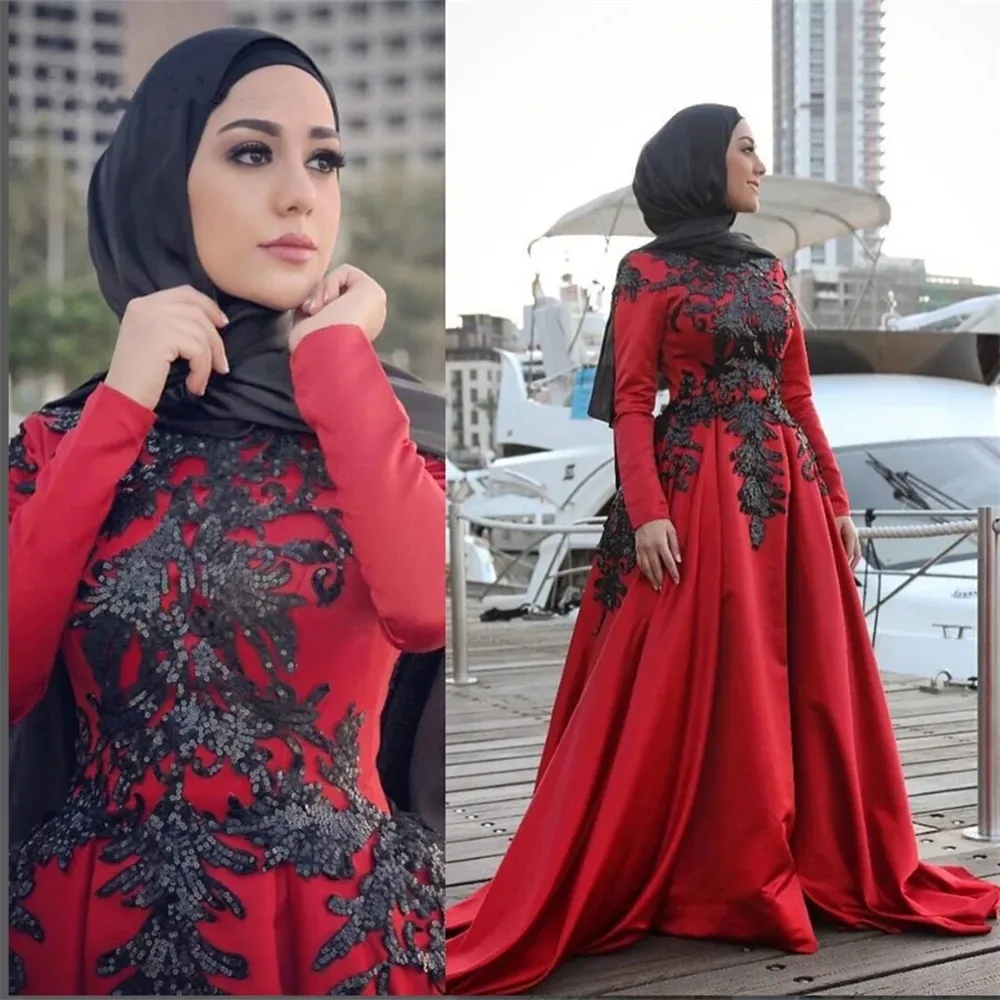 Elegant Dark Red Muslim Evening Dresses With Black Lace Appliques Long Sleeves A Line Satin Formal Occasion Dress For Women 2024 High Neck Hijab Islamic Prom Gown